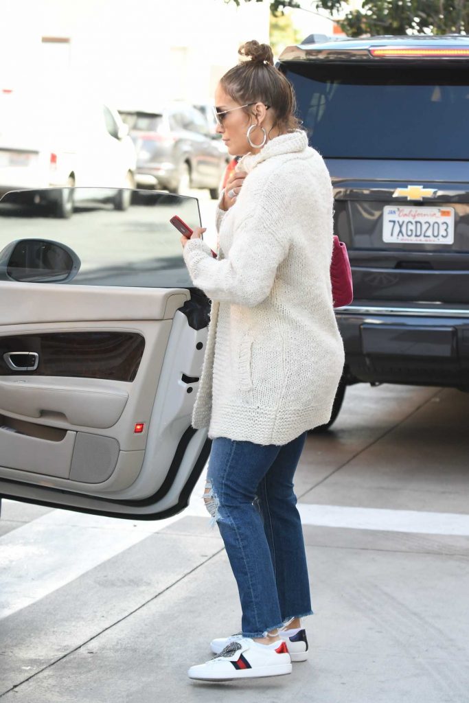 Jennifer Lopez Visits a Dermatologist in Beverly Hills-3