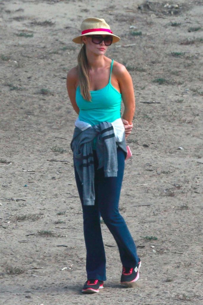 Joanna Krupa Was Seen at a Dog Park in Los Angeles-2