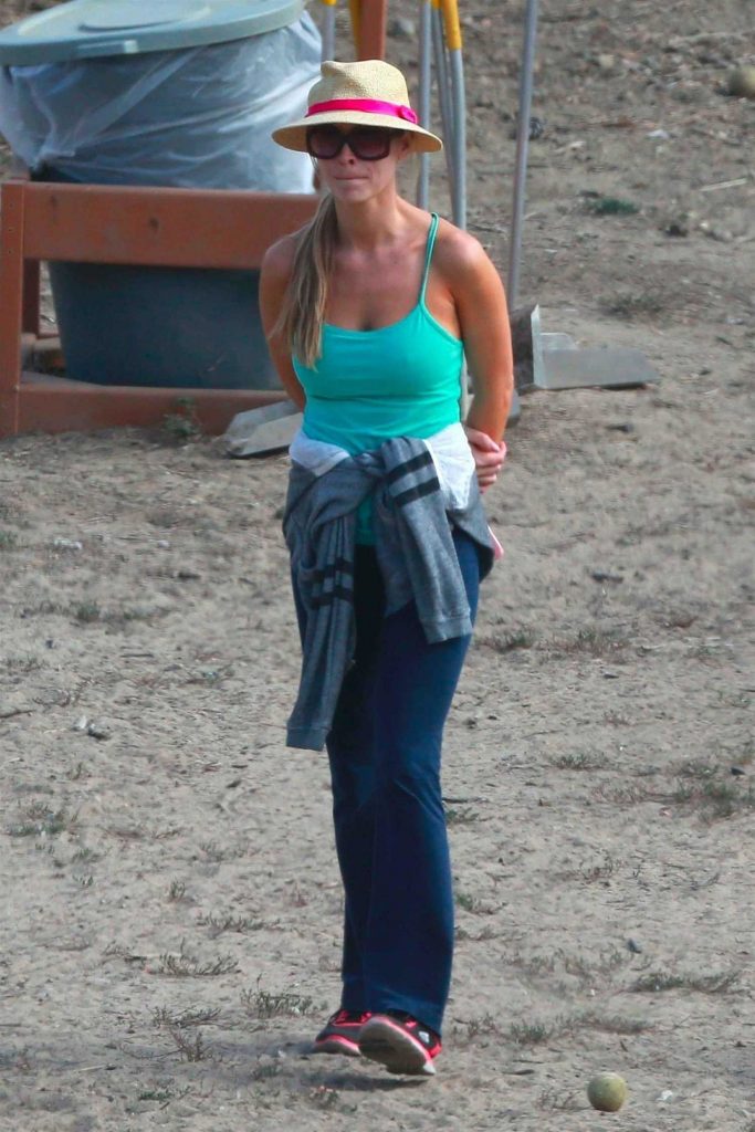 Joanna Krupa Was Seen at a Dog Park in Los Angeles-3