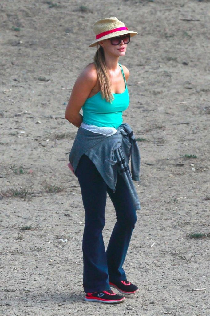 Joanna Krupa Was Seen at a Dog Park in Los Angeles-4