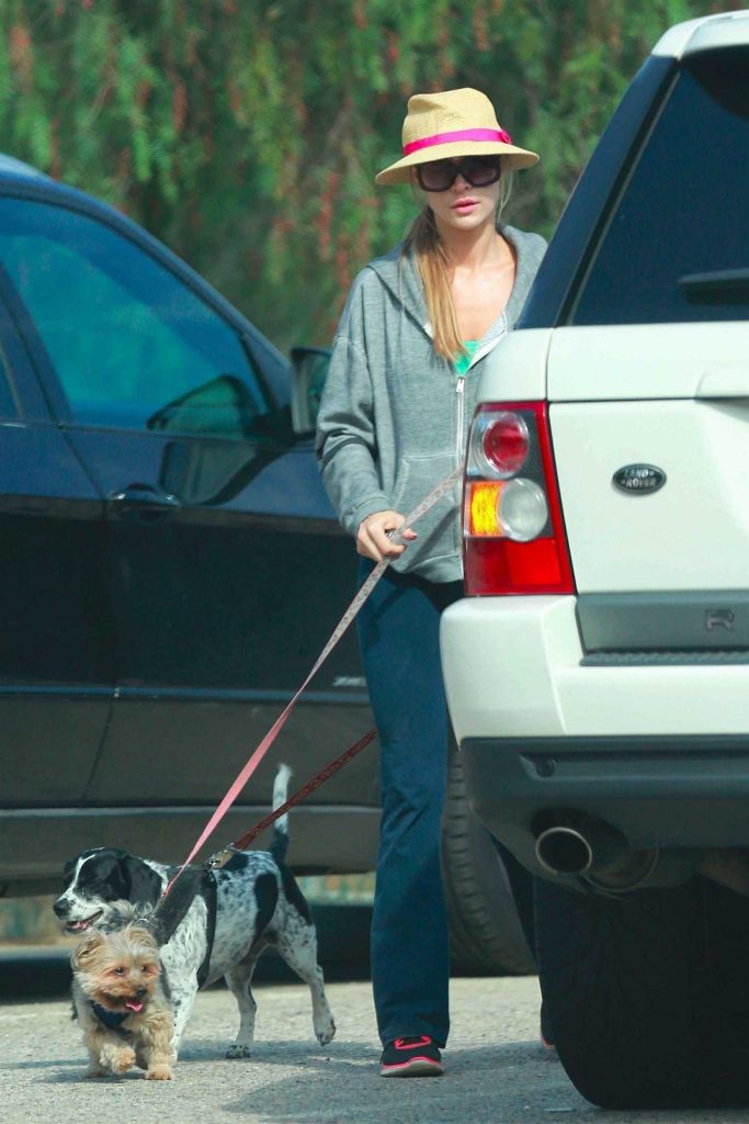 Joanna Krupa Was Seen at a Dog Park in Los Angeles-5