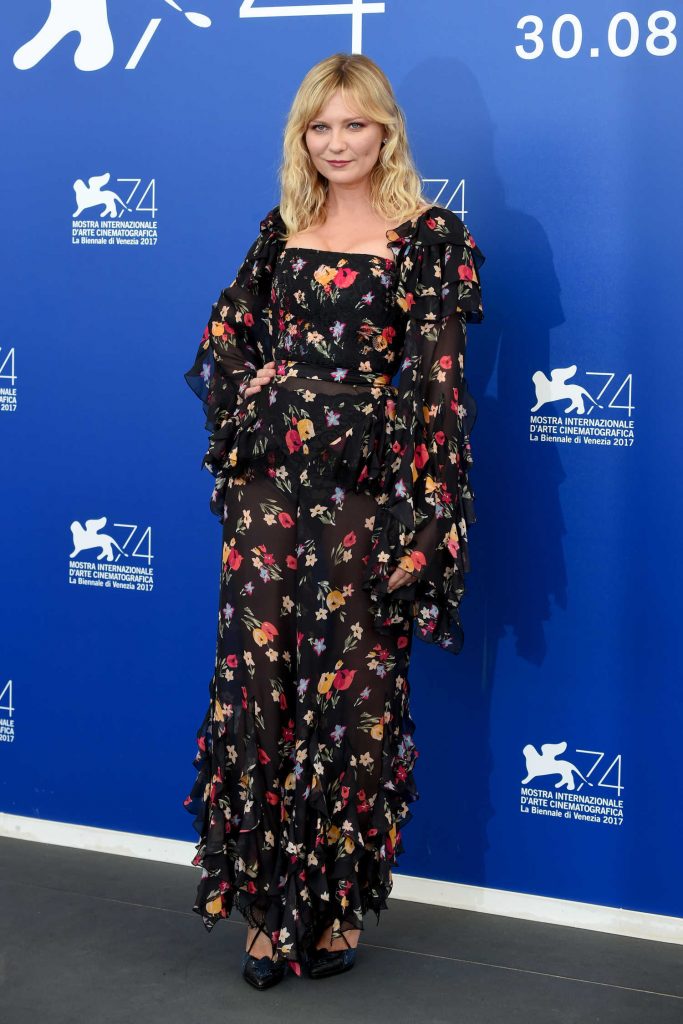 Kirsten Dunst at Woodshock Photocall During the 74th Venice International Film Festival in Italy-3