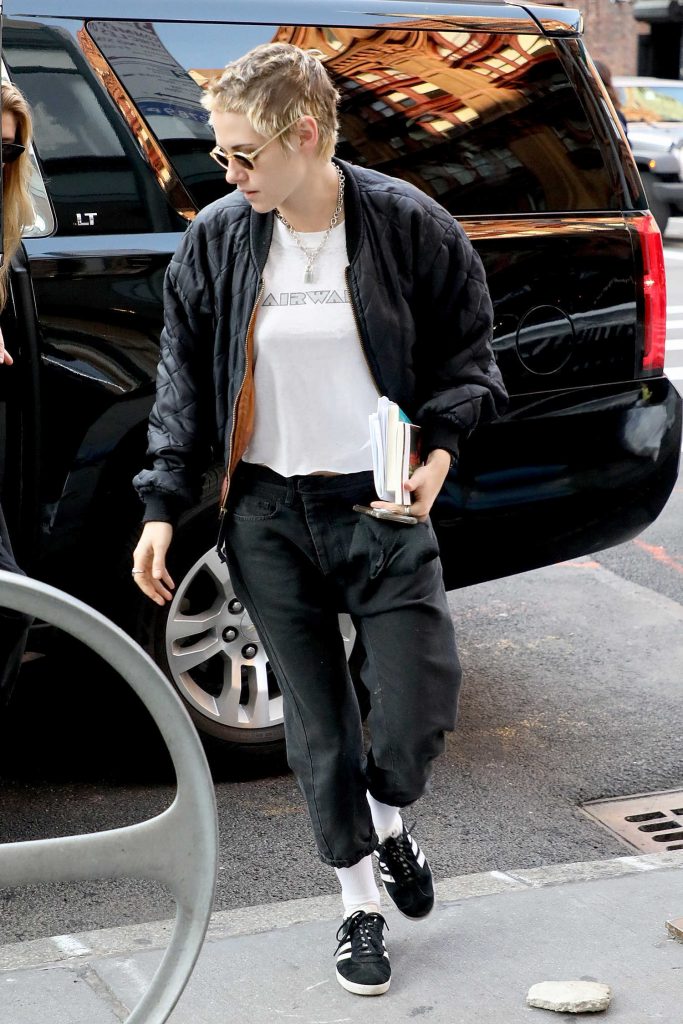 Kristen Stewart Was Spotted Out in New York City-3