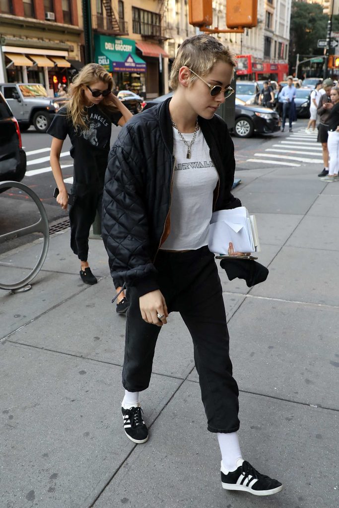Kristen Stewart Was Spotted Out in New York City-4