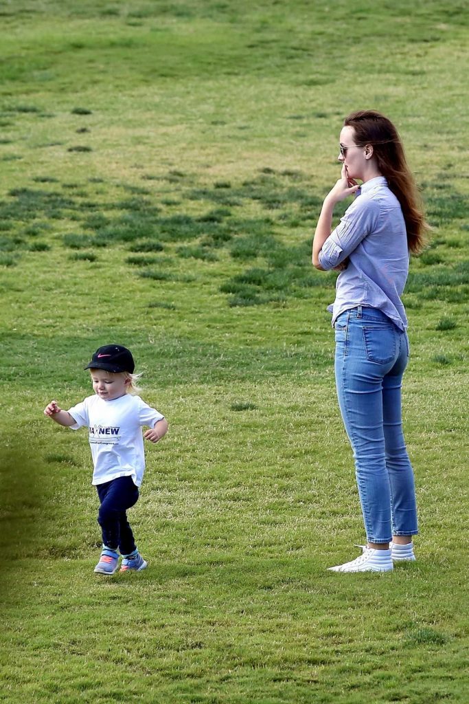 Meester Was Seen With Her Daughter at the Park in Los Angeles-3