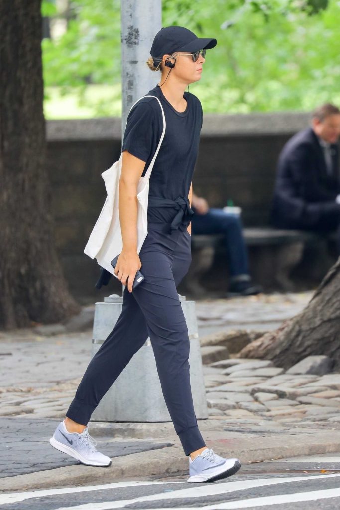 Maria Sharapova Goes for a Quiet Stroll in NYC-3