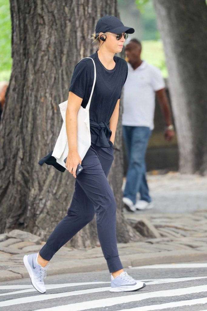 Maria Sharapova Goes for a Quiet Stroll in NYC-4