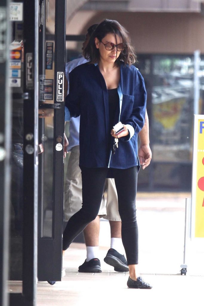 Mila Kunis Leaves a Massage Place in Van Nuys-1