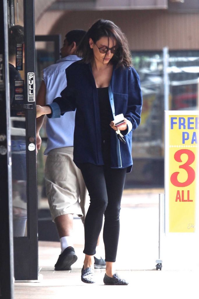 Mila Kunis Leaves a Massage Place in Van Nuys-2