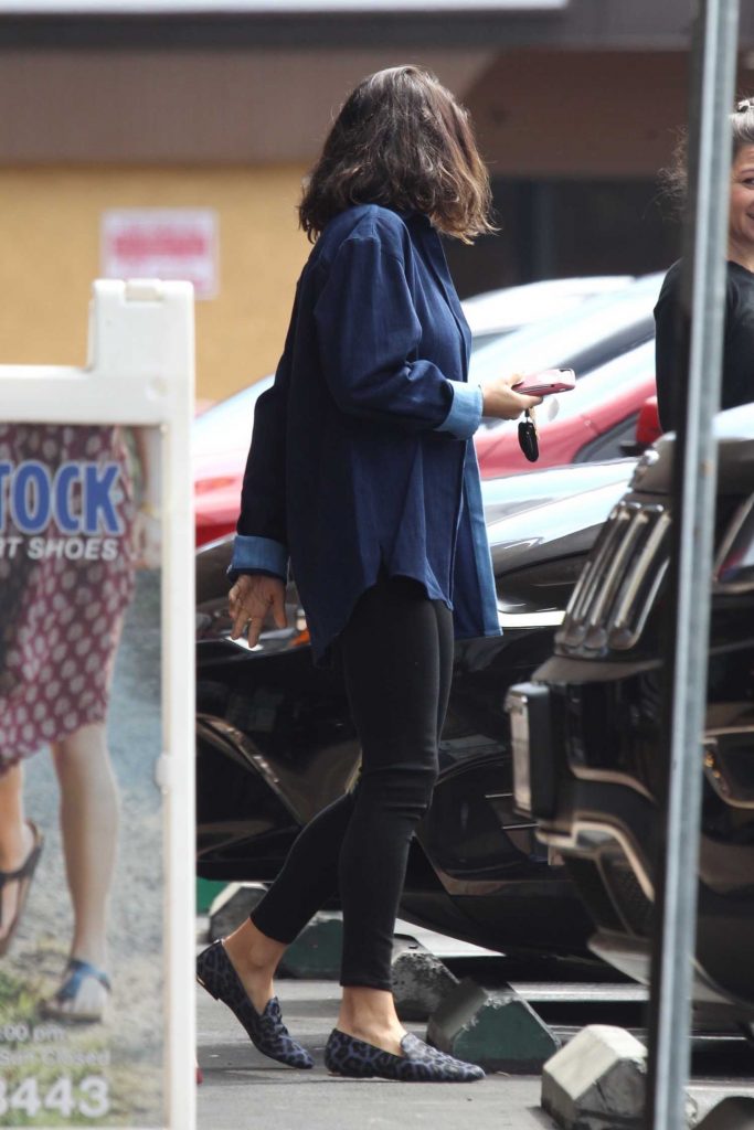 Mila Kunis Leaves a Massage Place in Van Nuys-5