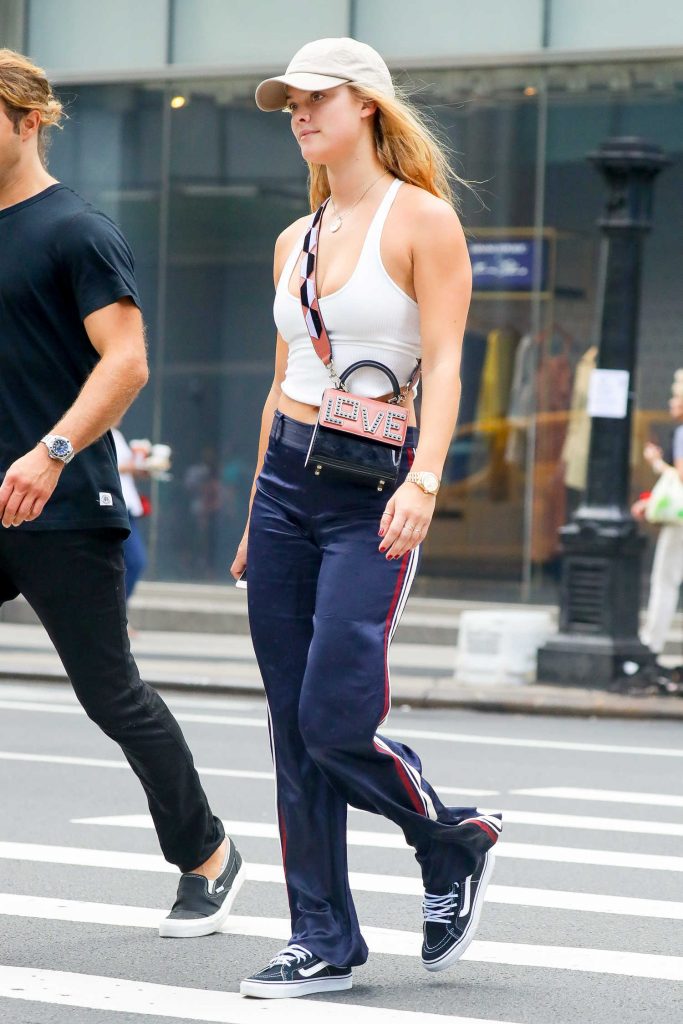 Nina Agdal Walkes With Her Boyfriend in New York City-4
