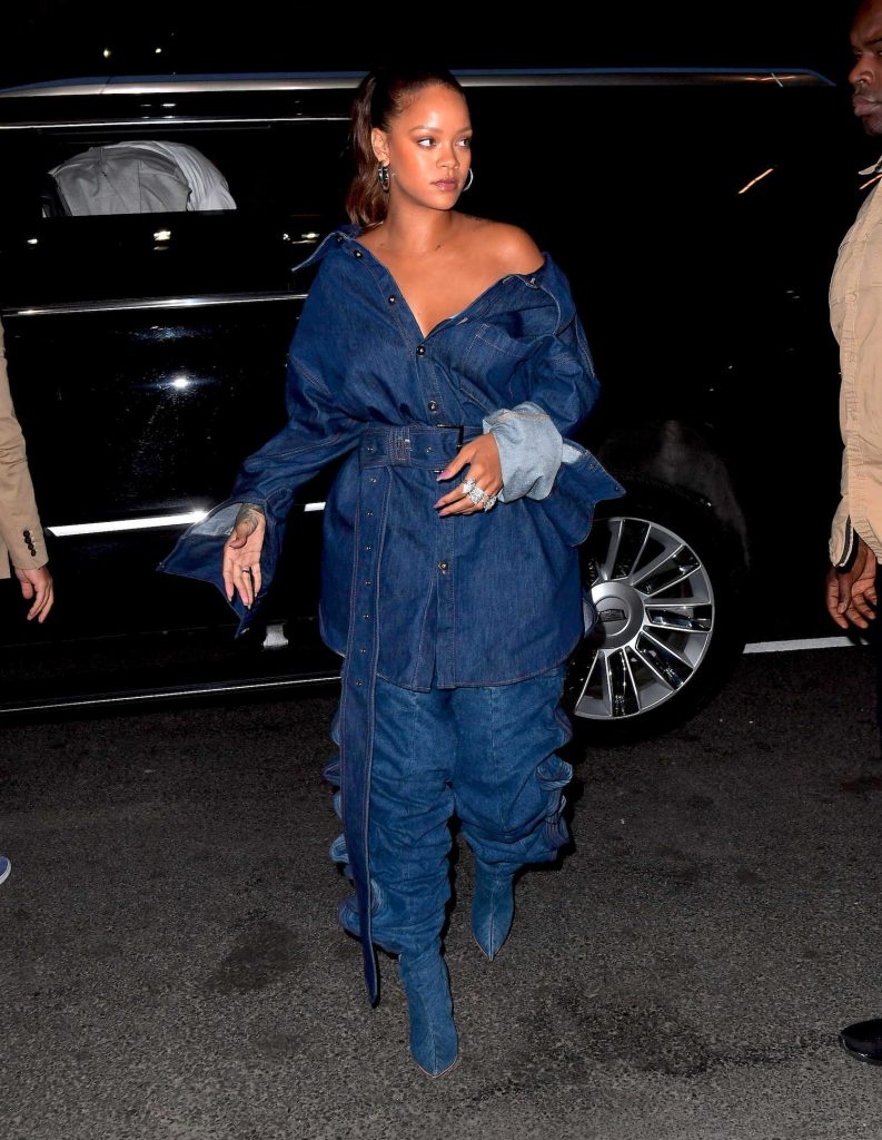 Rihanna Was Spotted Out in New York City-3