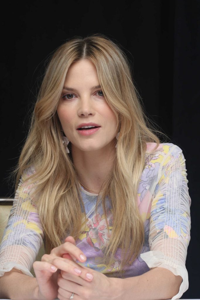 Sylvia Hoeks at the Blade Runner 2049 Photocall in Los Angeles-4