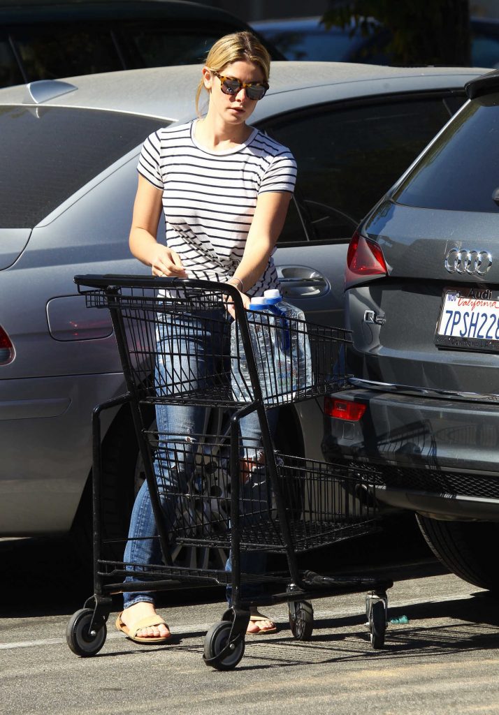 Ashley Greene Leaves Pavilions Supermarket in Beverly Hills-5