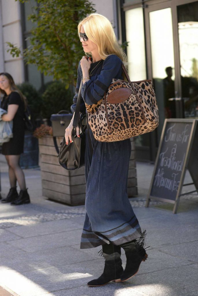 Claudia Schiffer Leaves the Crosby Hotel in New York City-4