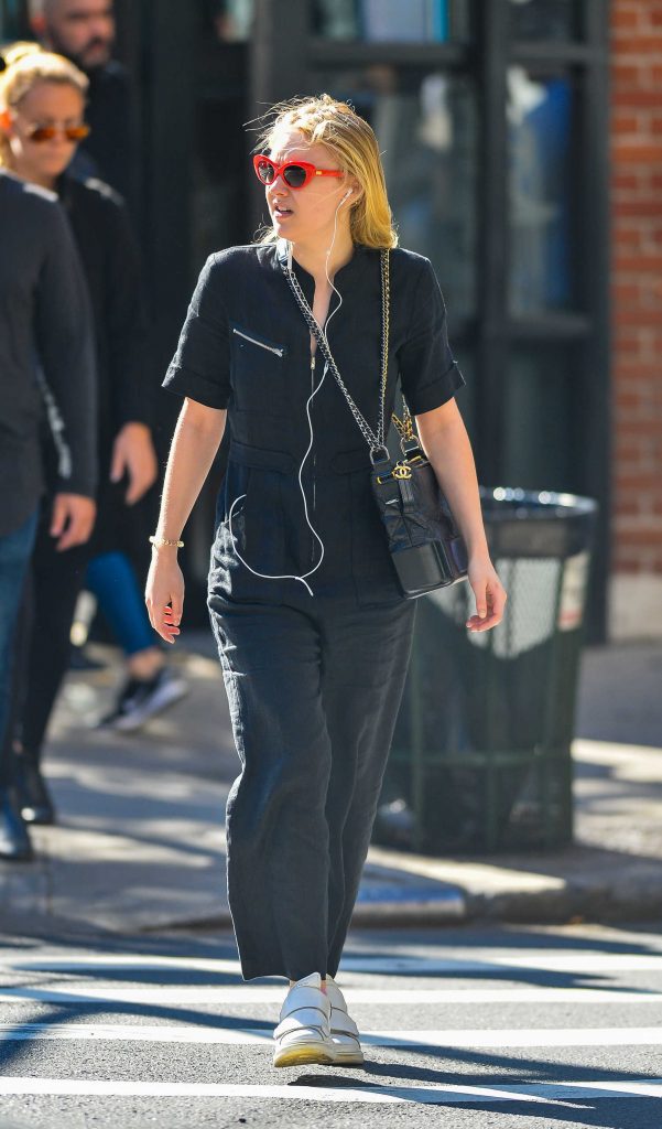 Dakota Fanning Out on a Stroll in NYC-3