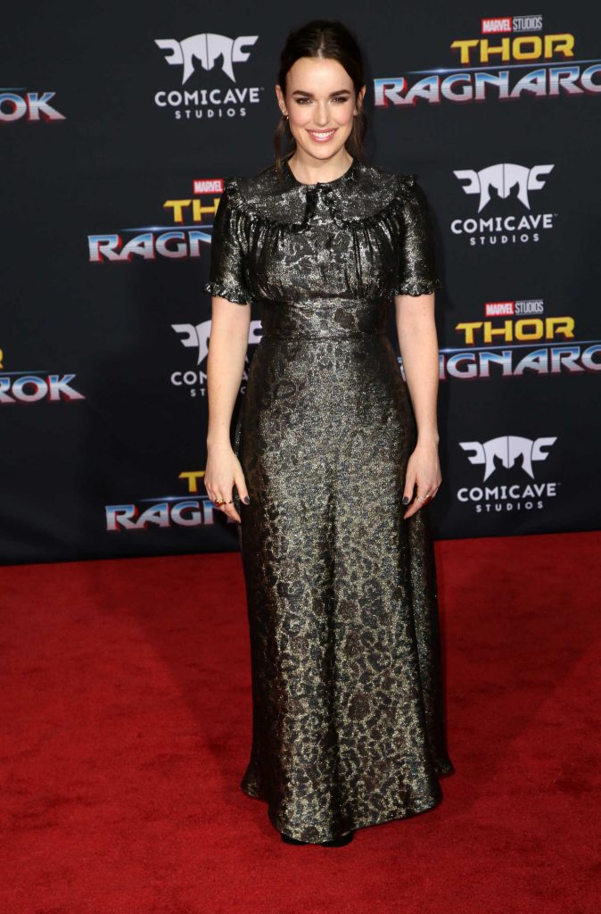 Elizabeth Henstridge at the Thor: Ragnarok Premiere in Los Angeles-1