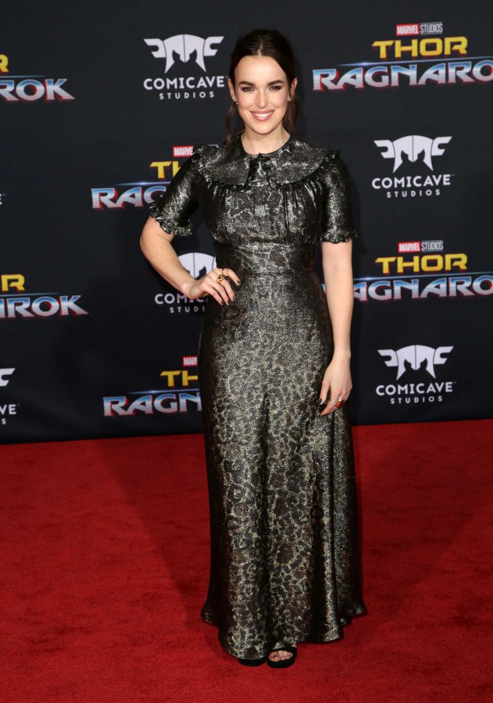 Elizabeth Henstridge at the Thor: Ragnarok Premiere in Los Angeles-2