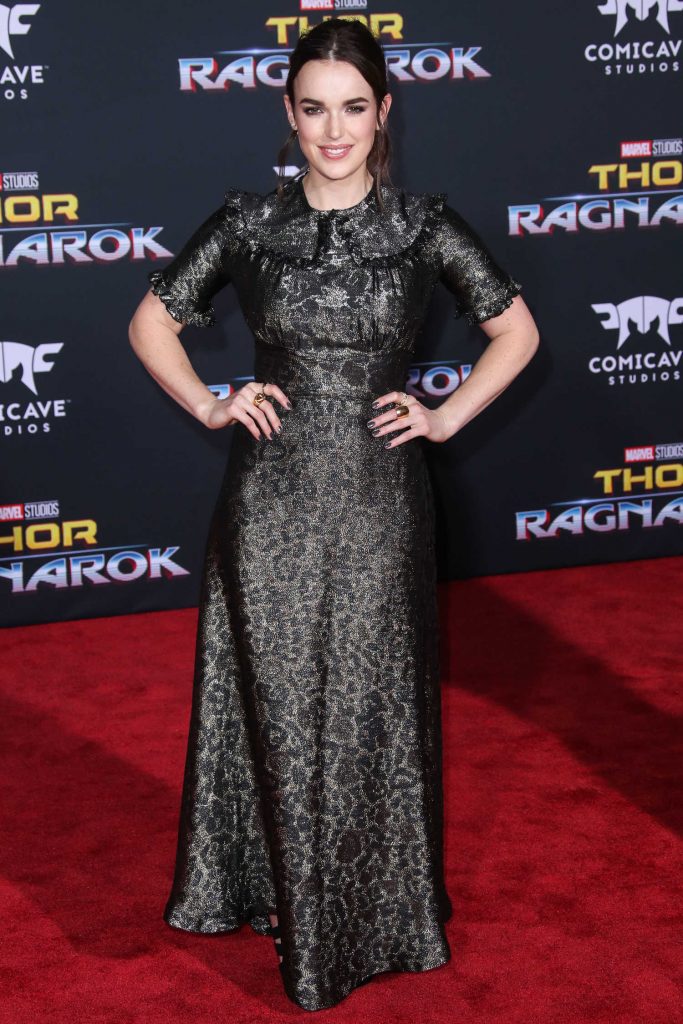 Elizabeth Henstridge at the Thor: Ragnarok Premiere in Los Angeles-4