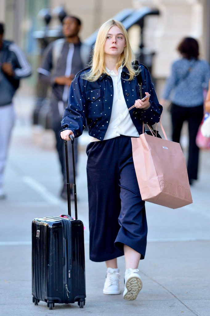Elle Fanning Pulls Her Suitcase in NYC-2