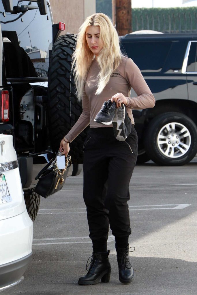 Emma Slater Arrives at the DWTS Practice Studio in Los Angeles-1
