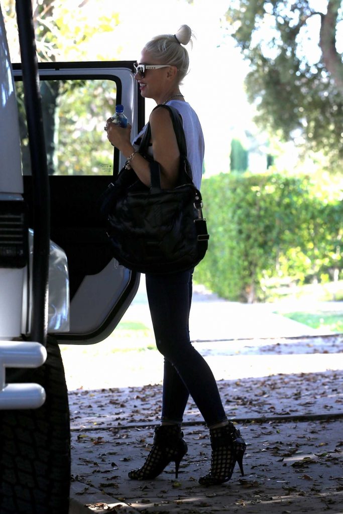 Gwen Stefani Leaves the Studio in West Hollywood-5