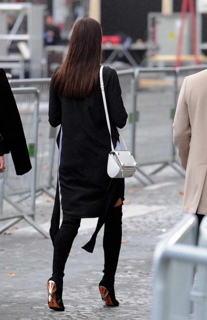 Irina Shayk Was Seen Out in Paris During Paris Fashion Week-5