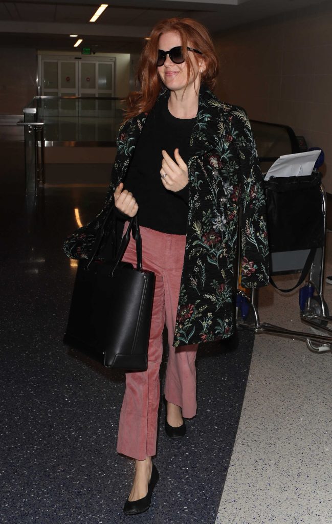 Isla Fisher Was Seen at LAX Airport in Los Angeles-2