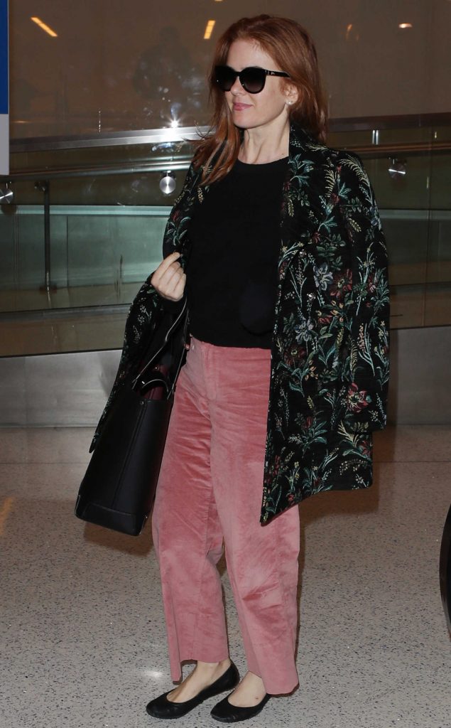 Isla Fisher Was Seen at LAX Airport in Los Angeles-4
