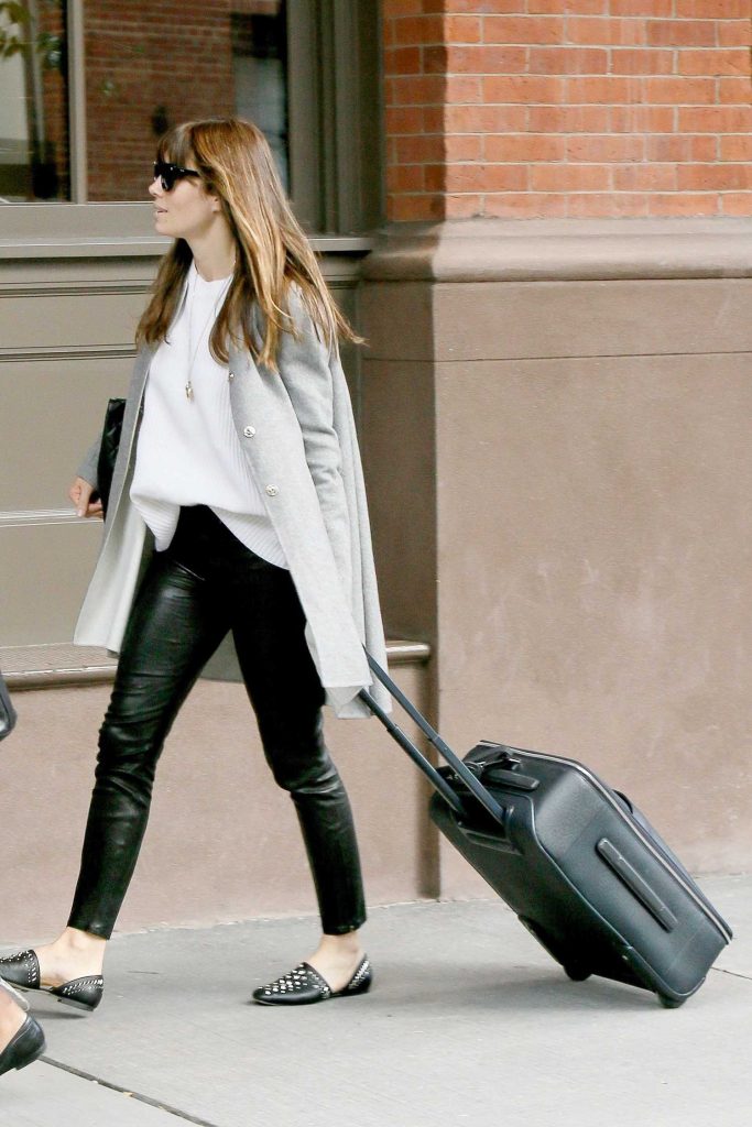 Jessica Biel Arrives at JFK Airport in New York City-3