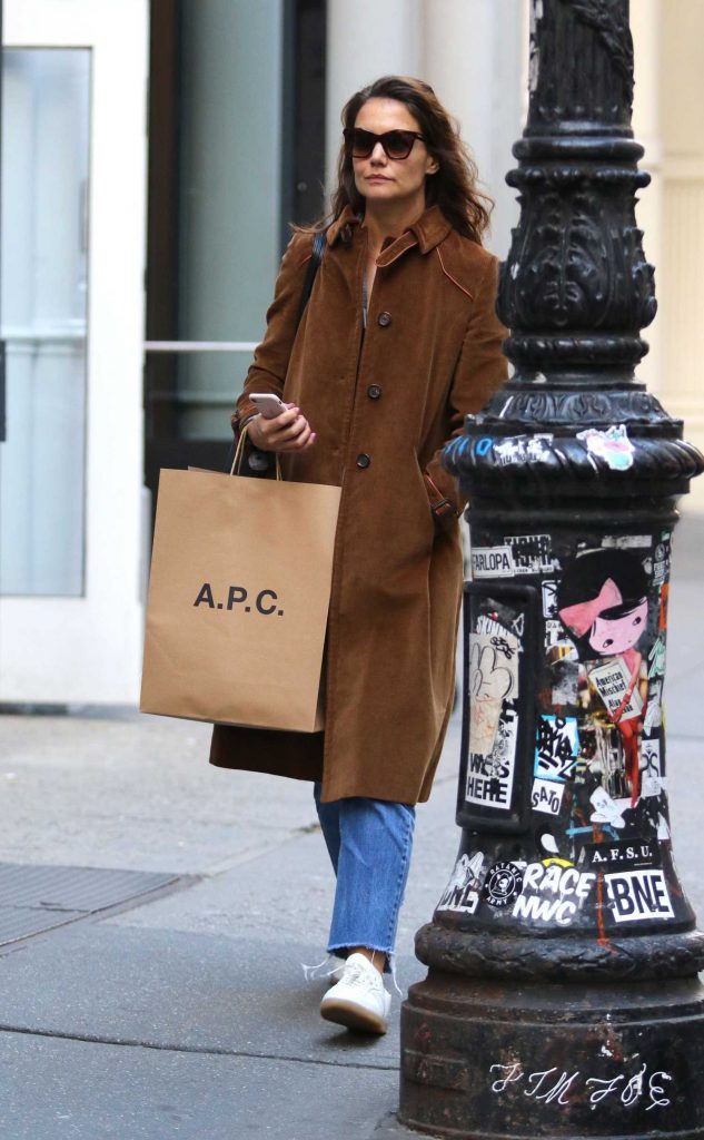 Katie Holmes Shops at A.P.C. in Manhattan's Soho Neighborhood in NYC-2