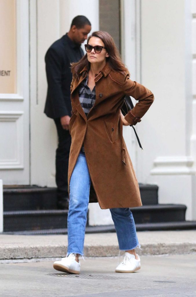 Katie Holmes Shops at A.P.C. in Manhattan's Soho Neighborhood in NYC-3