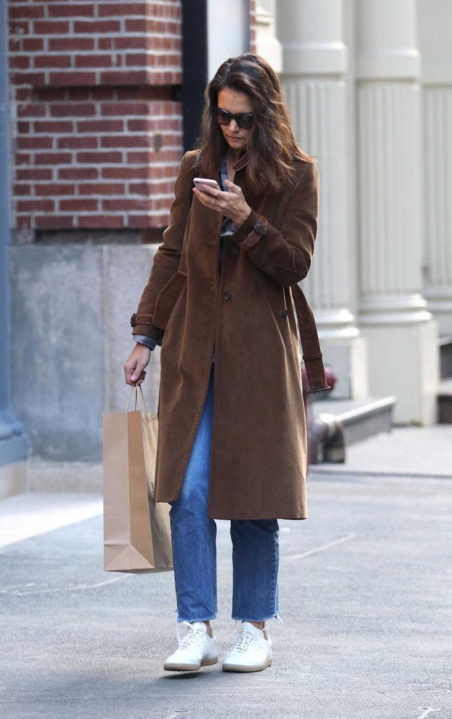 Katie Holmes Shops at A.P.C. in Manhattan's Soho Neighborhood in NYC-4