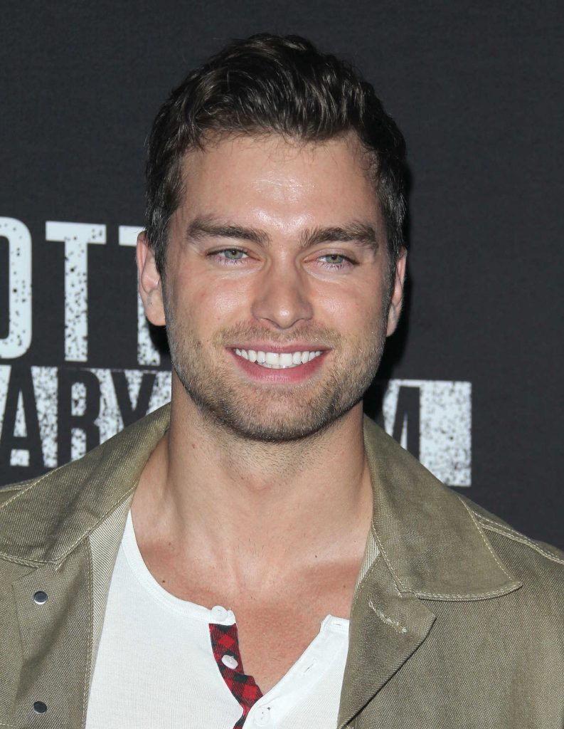 Pierson Fode at the Knott's Scary Farm Celebrity Night in Buena Park-4