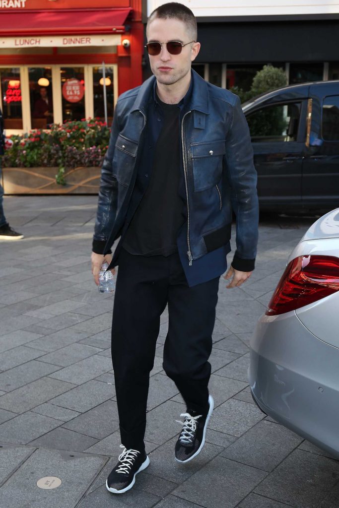 Robert Pattinson Was Seen Out in London-2