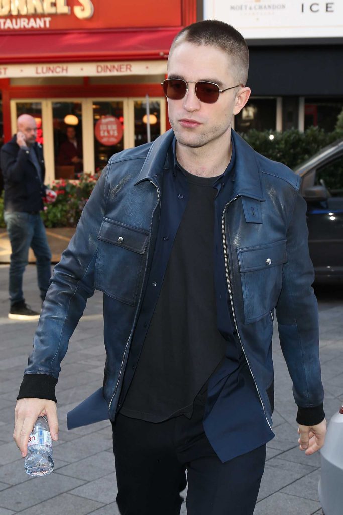 Robert Pattinson Was Seen Out in London-3
