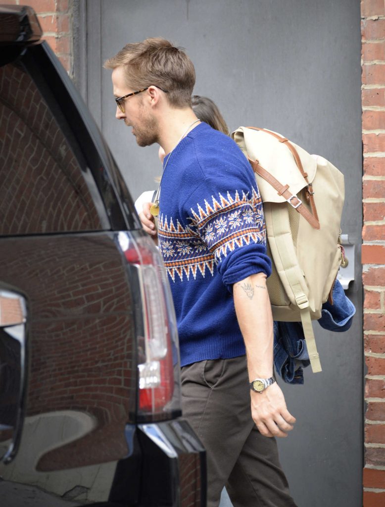 Ryan Gosling Arrives at Office Building in New York City-4