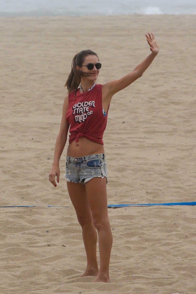 Alessandra Ambrosio Plays Volleyball on the Beach in Santa Monica-4