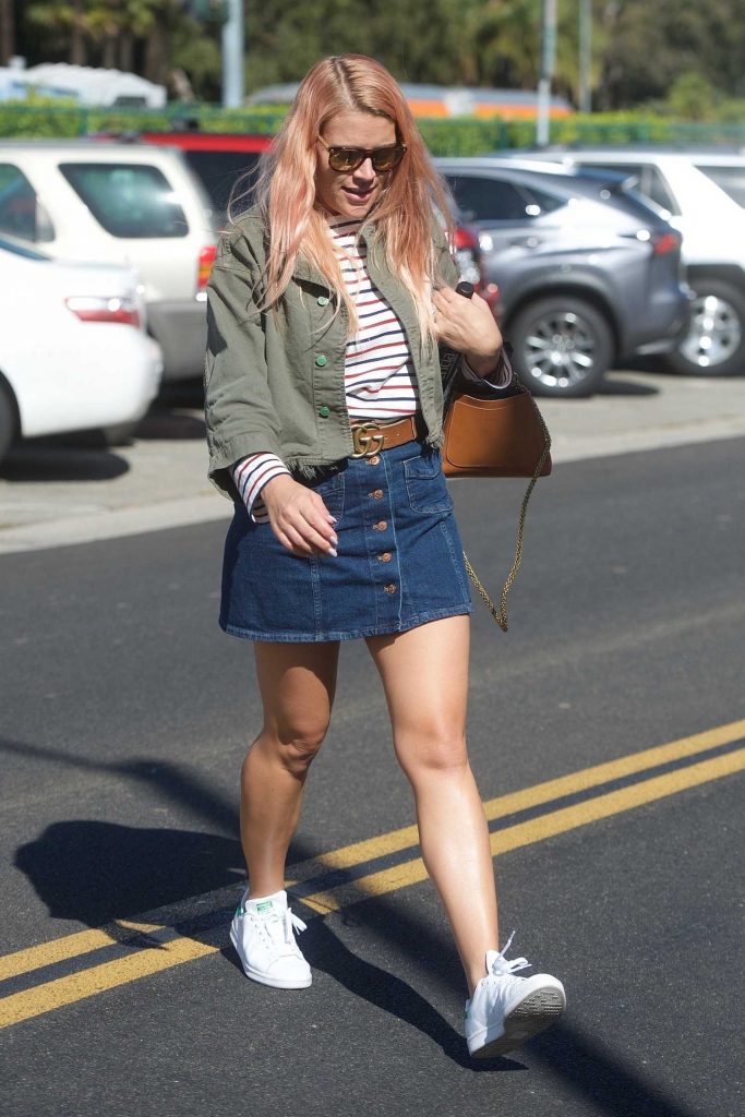 Busy Philipps Arrives at a Hair Salon in Beverly Hills-4