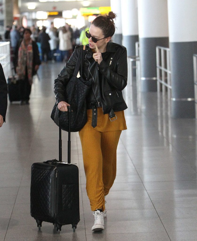 Daisy Ridley Was Seen at JFK International Airport in New York City-3