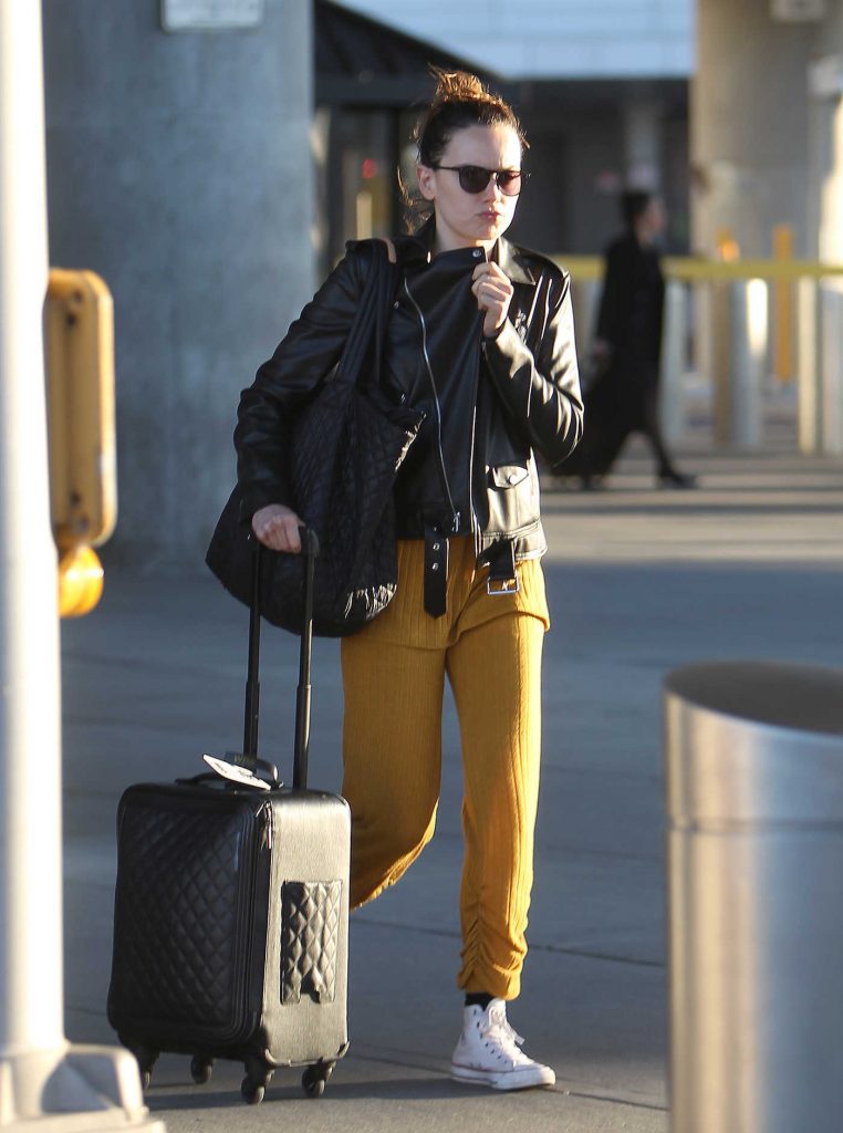 Daisy Ridley Was Seen at JFK International Airport in New York City-5