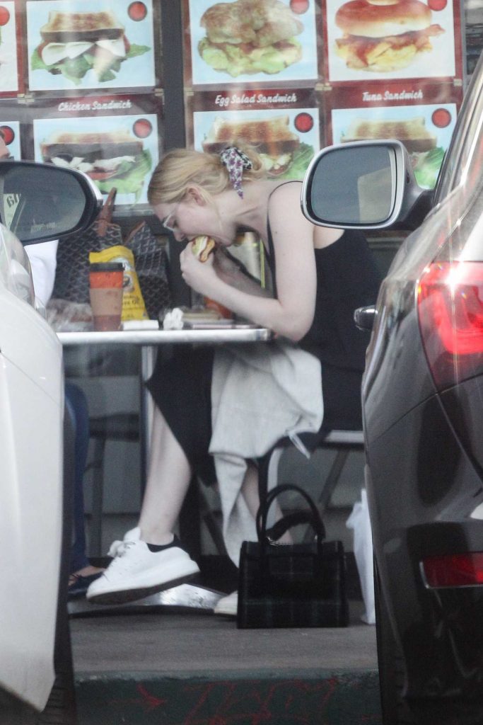 Elle Fanning Chows Down on a Breakfast Bagel at an Eaterie in LA-3
