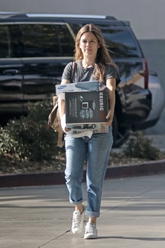 Rachel Bilson Goes Shopping at a Best Buy Electronics Store in LA-2