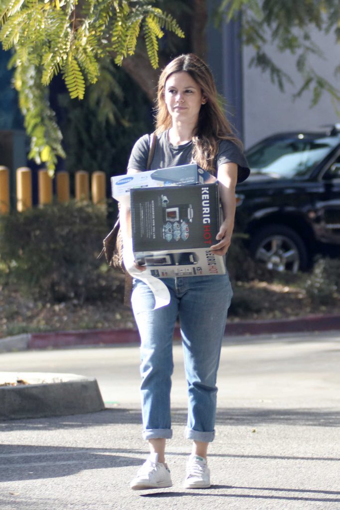 Rachel Bilson Goes Shopping at a Best Buy Electronics Store in LA-3