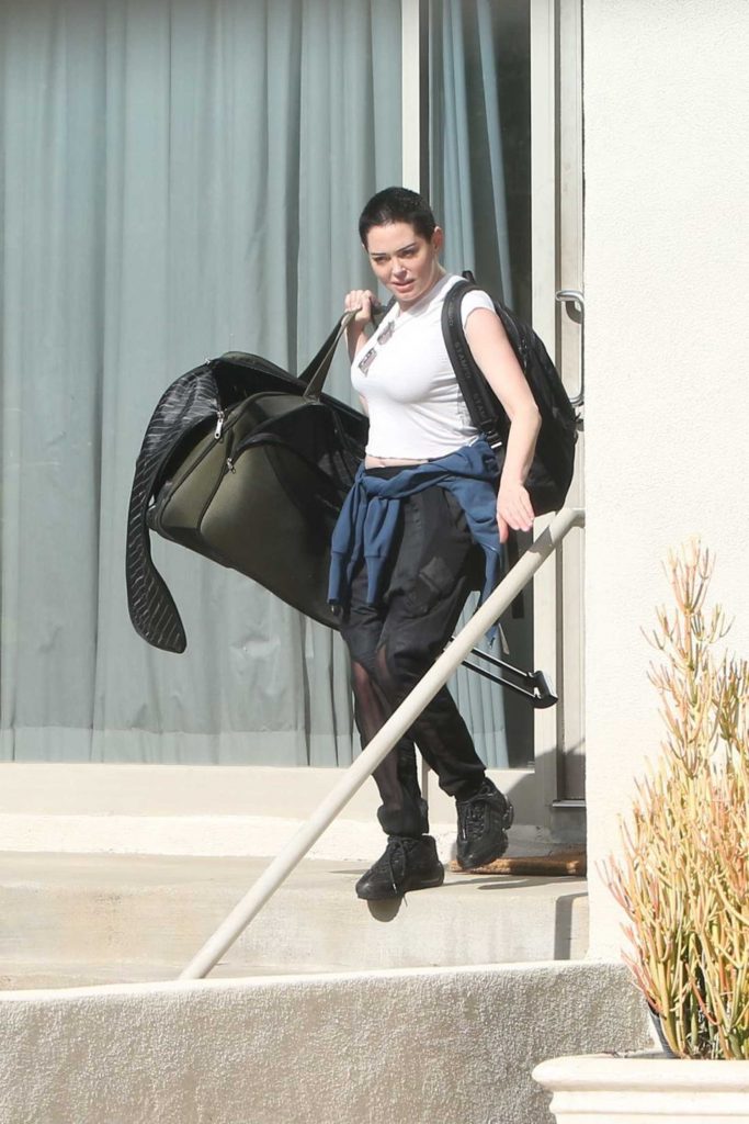 Rose McGowan Gets Picked up in Los Angeles-1