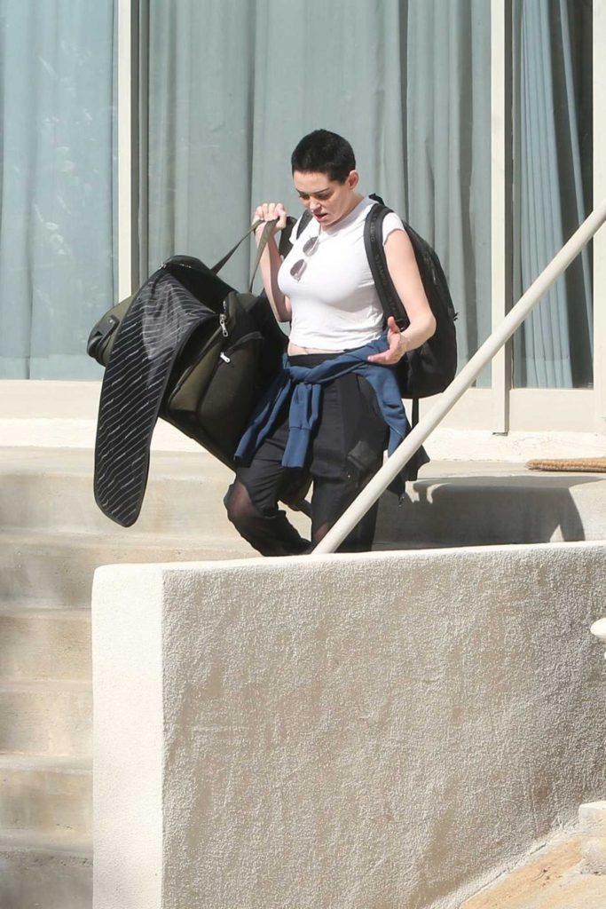 Rose McGowan Gets Picked up in Los Angeles-2