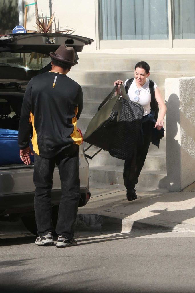 Rose McGowan Gets Picked up in Los Angeles-3
