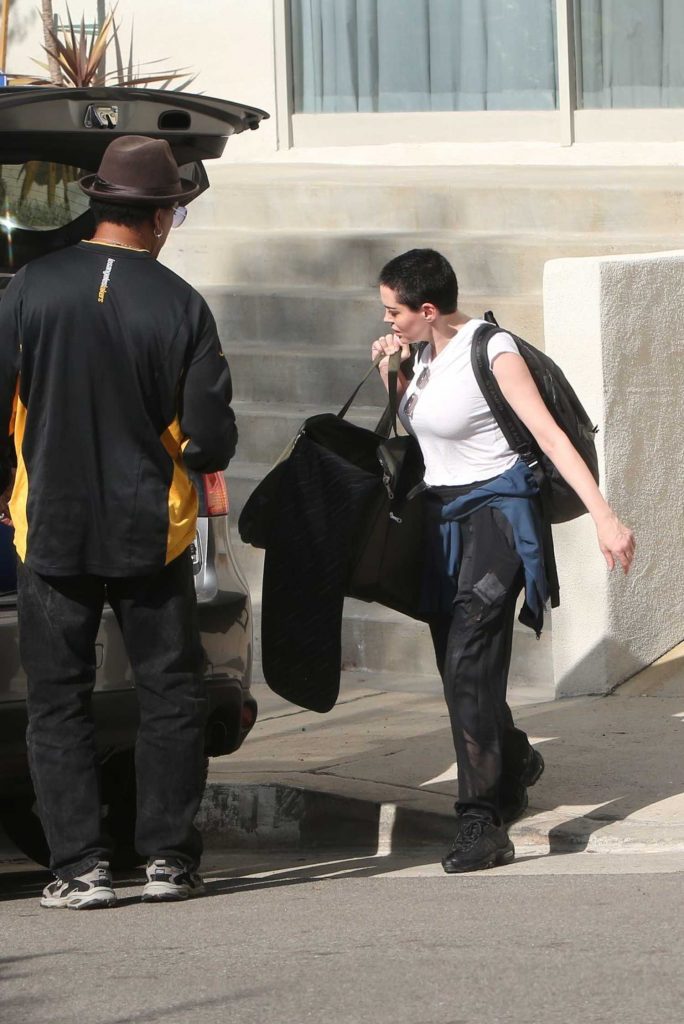Rose McGowan Gets Picked up in Los Angeles-4