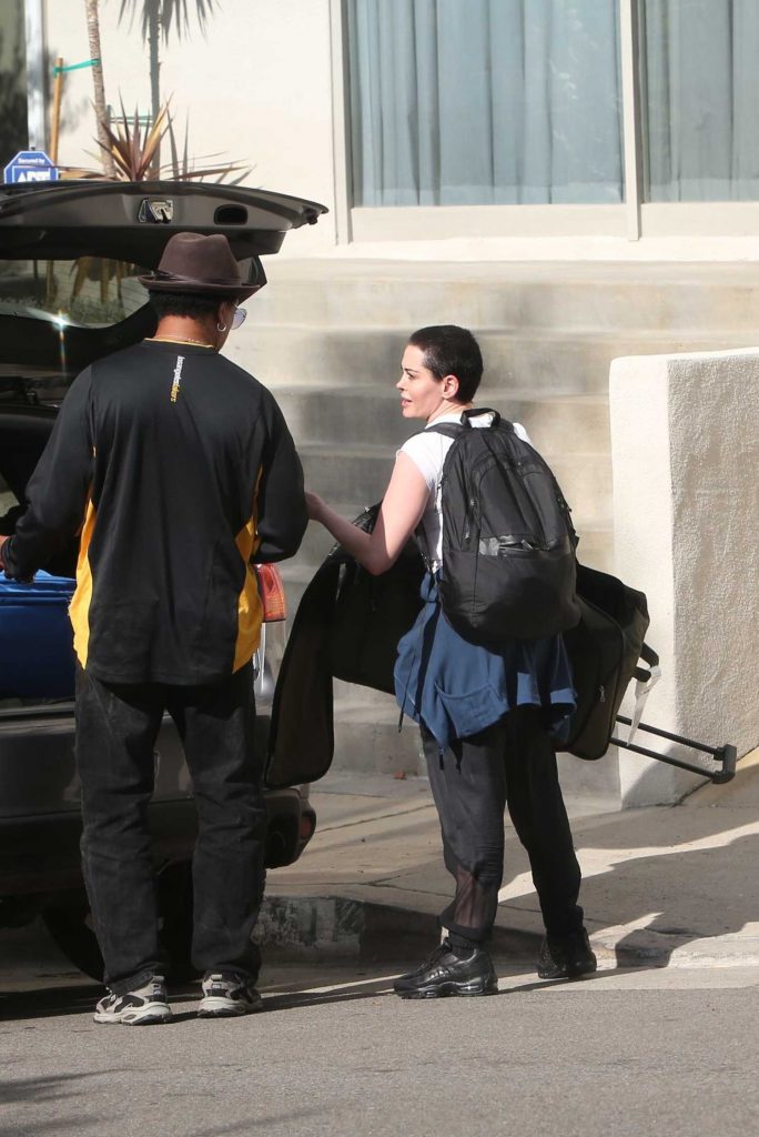 Rose McGowan Gets Picked up in Los Angeles-5