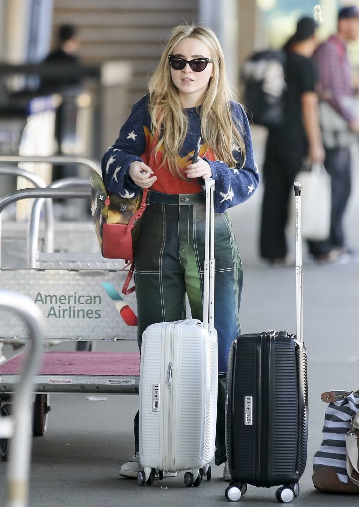 Sabrina Carpenter Was Seen at LAX Airport in Los Angeles-3